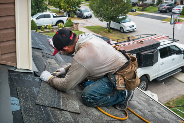 Professional Emergency Roof Repair technician working in Castleton, VA